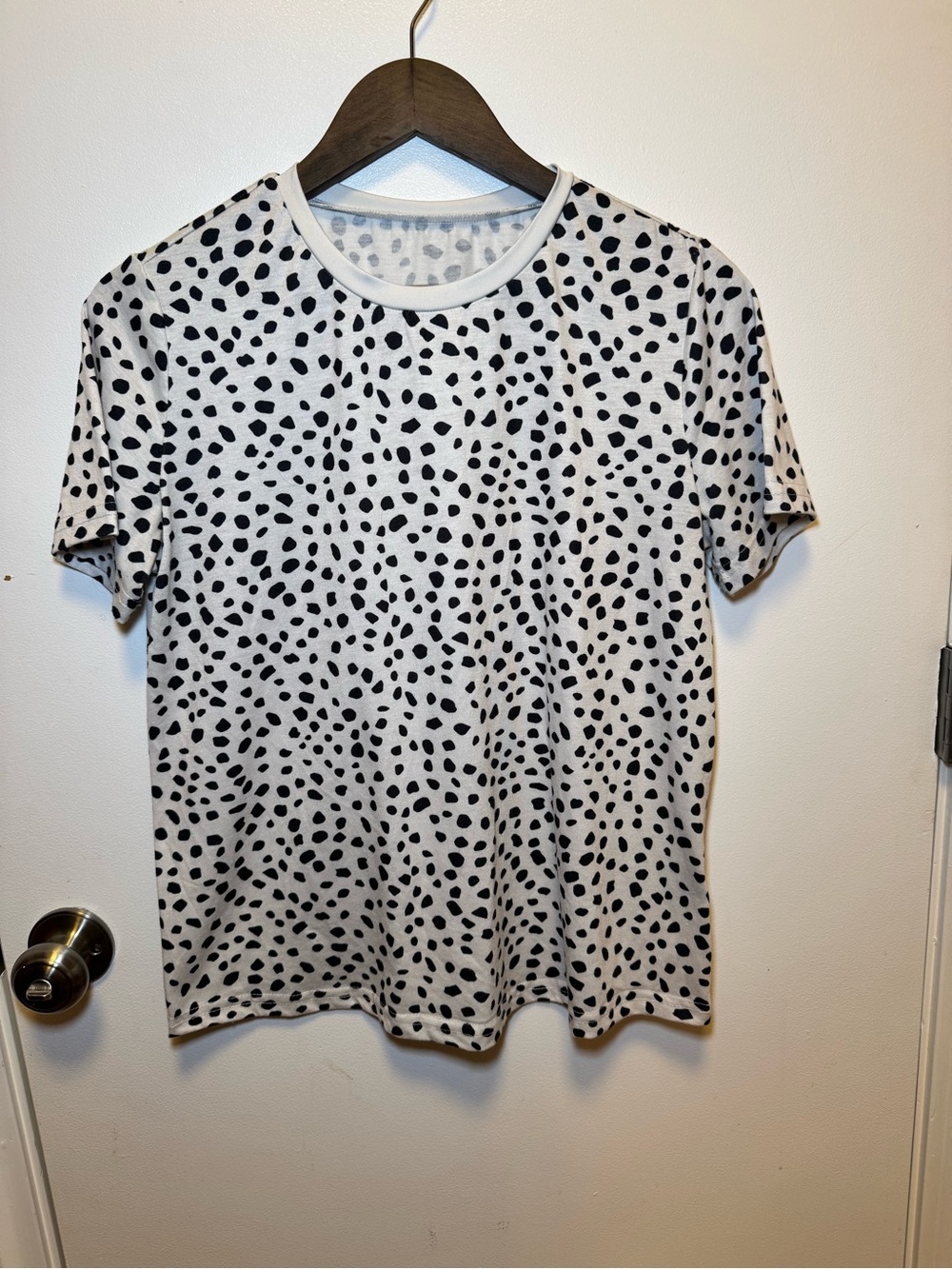 SHEIN Black and White Spot Print Short Sleeve Tee